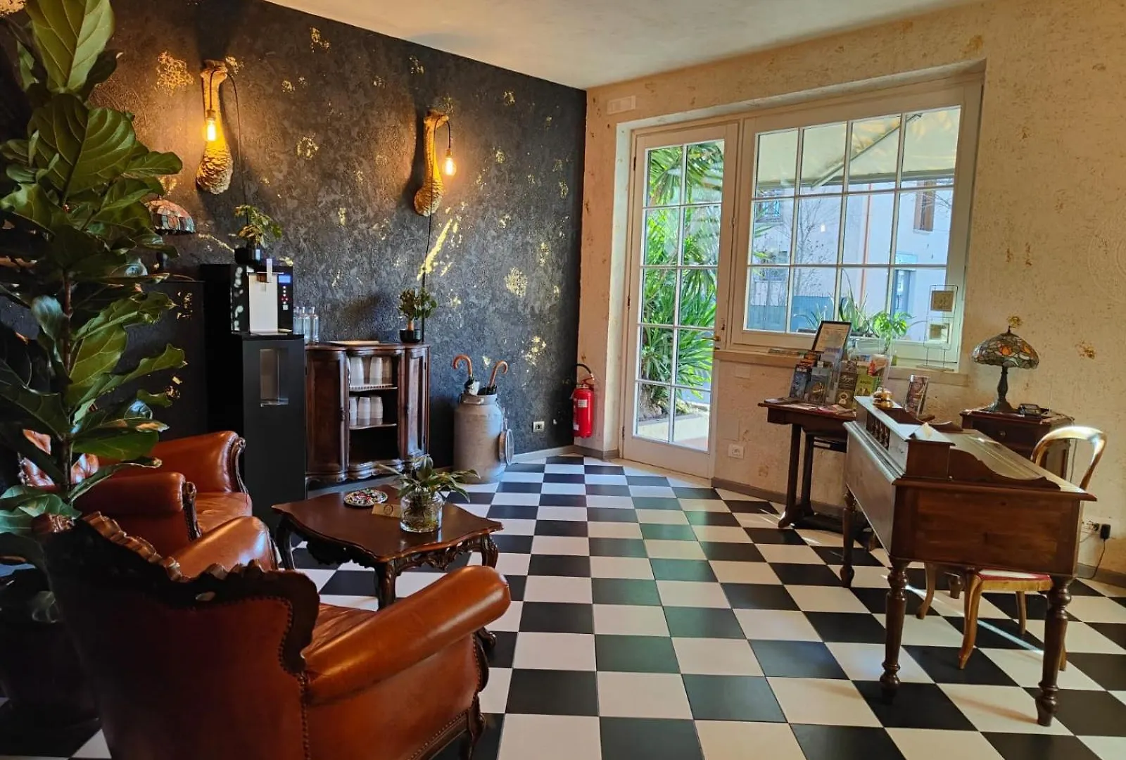 מנרבה דל גארדה Albergo B&B Tenesi מלון