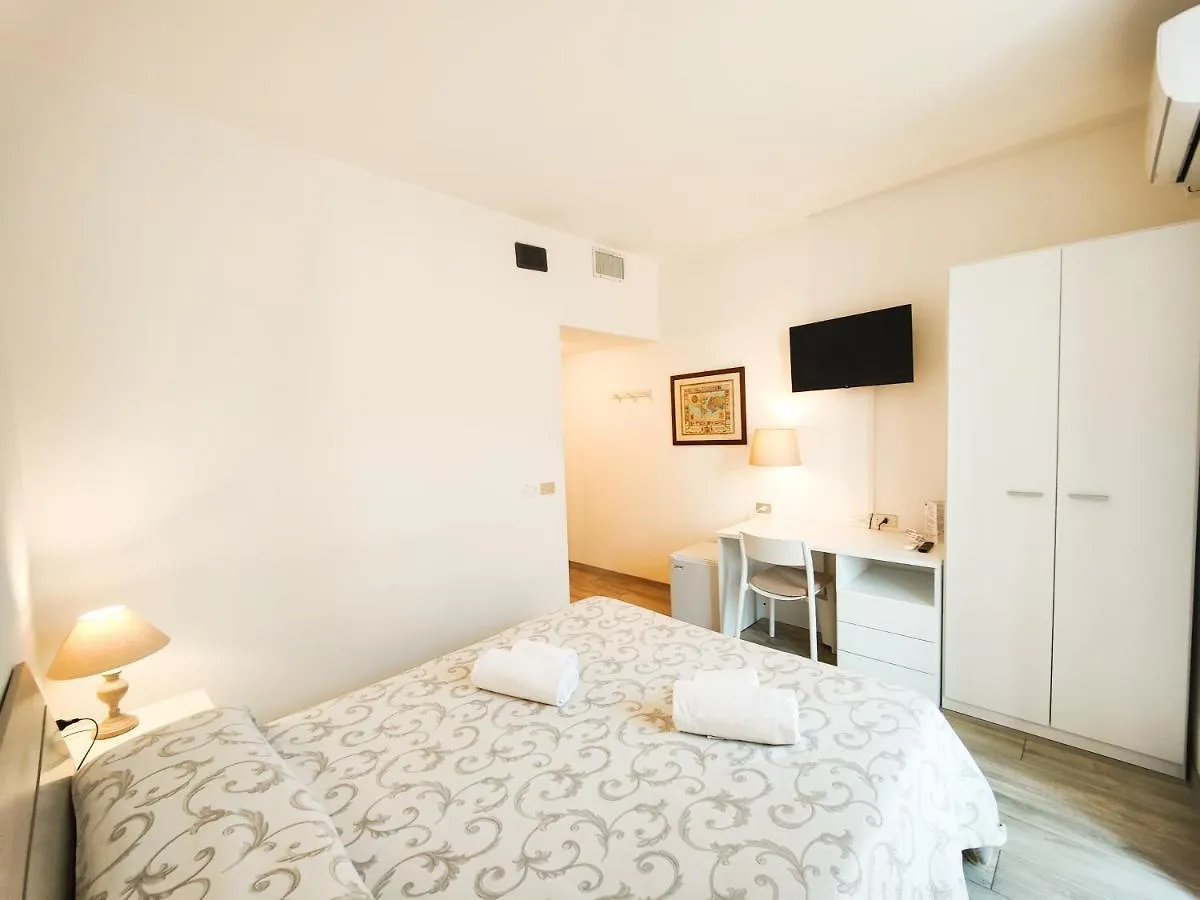 ** Hotel Albergo B&B Tenesi Manerba del Garda Italy