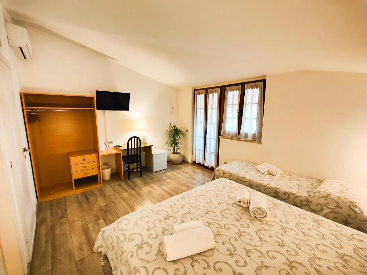 ** Hotel Albergo B&B Tenesi Manerba del Garda Italy