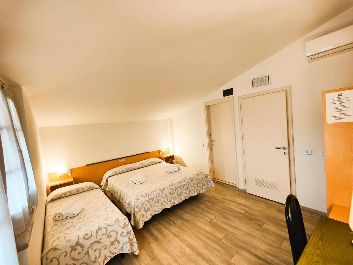 ** Hotel Albergo B&B Tenesi Manerba del Garda Italy