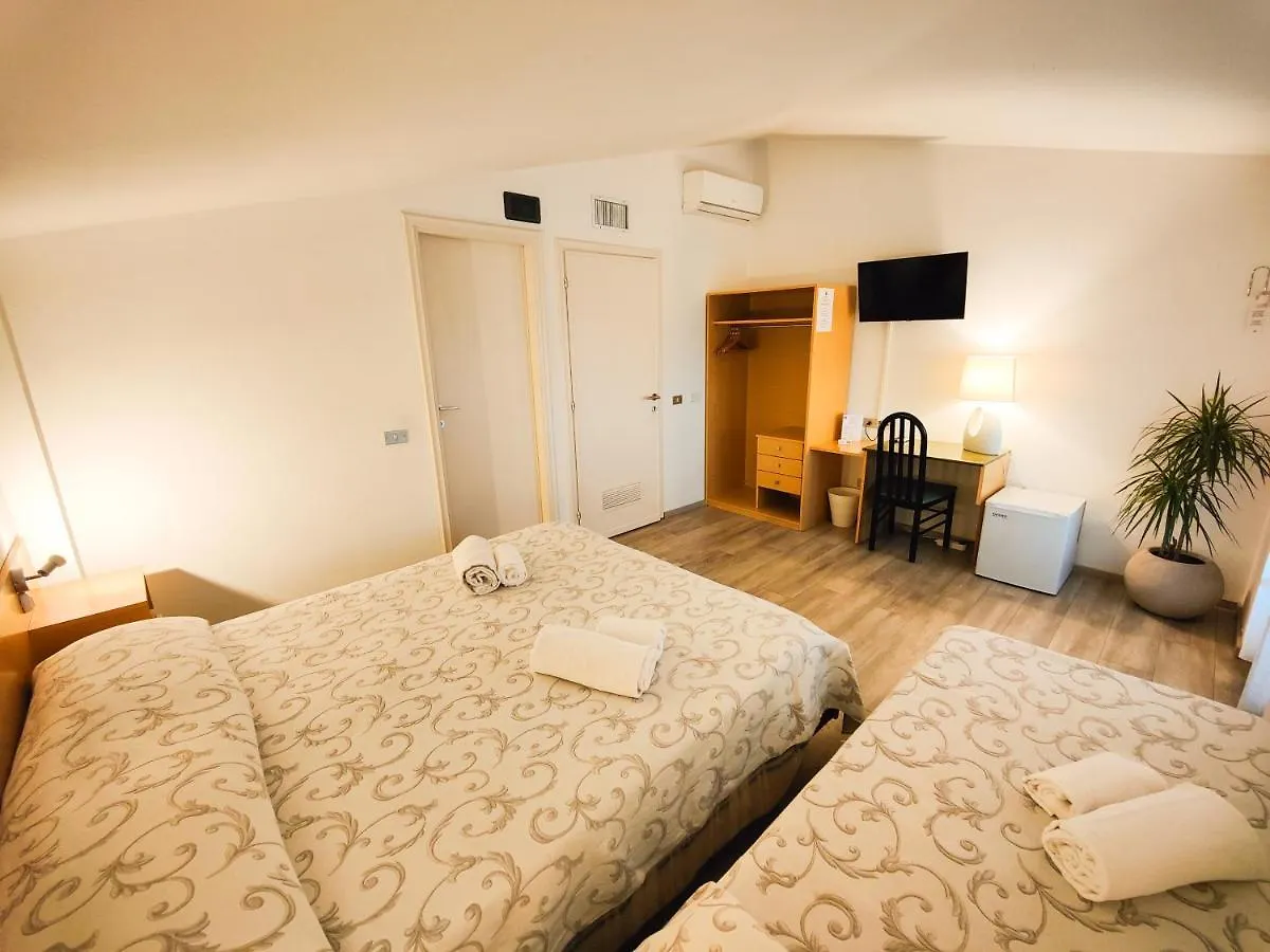 Albergo B&B Tenesi Manerba del Garda Szálloda