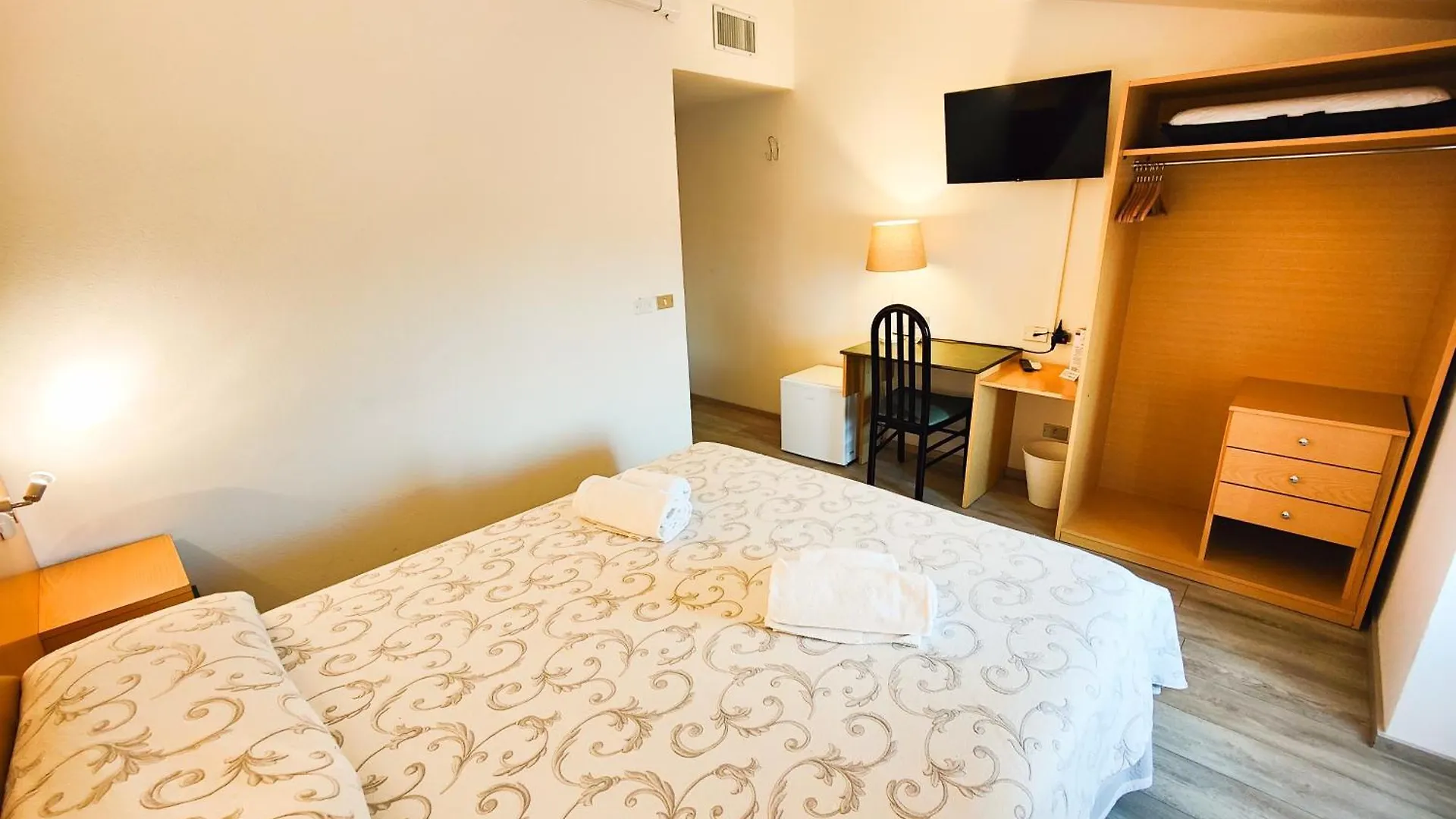 Albergo B&B Tenesi Manerba del Garda Hotel