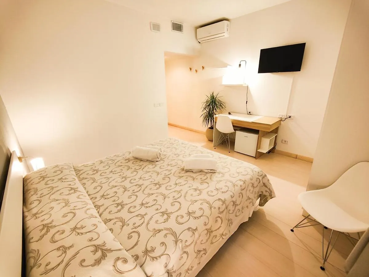 Albergo B&B Tenesi Manerba del Garda 2*,