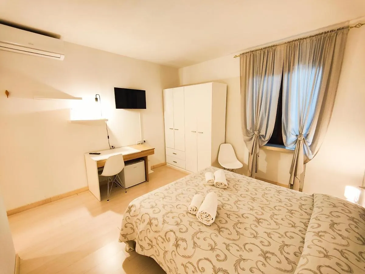 ** Hotel Albergo B&B Tenesi Manerba del Garda Italy