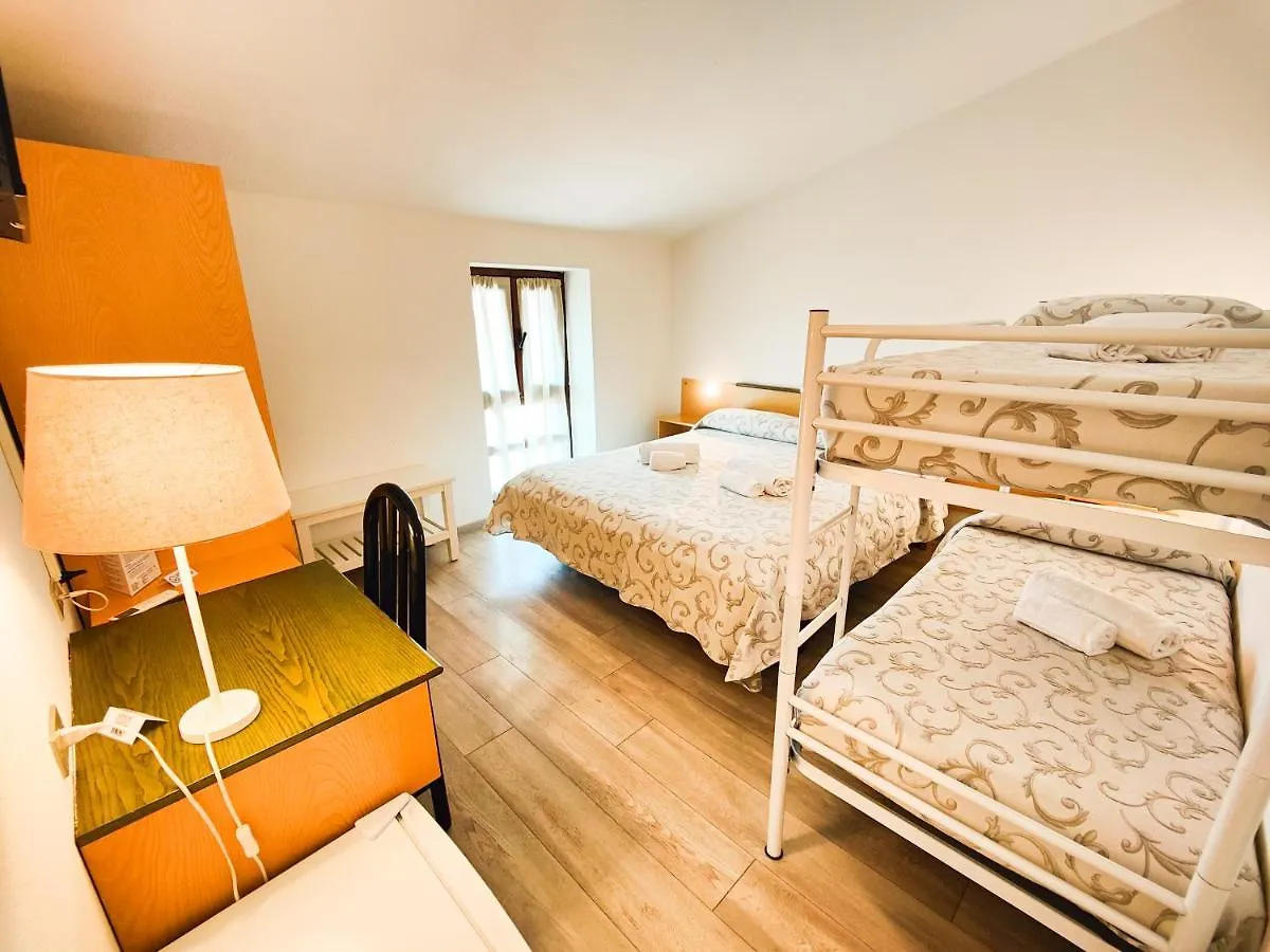 ** Отель Albergo B&B Tenesi Манерба-дель-Гарда Италия